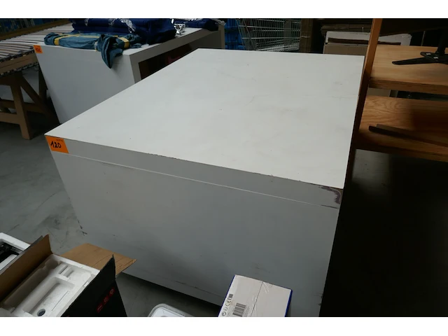 Mobiele winkelconsole wite kleur met zwenkwielen - afbeelding 3 van  3