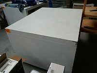 Mobiele winkelconsole wite kleur met zwenkwielen - afbeelding 3 van  3