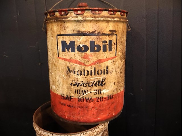 Mobil olie blik - afbeelding 7 van  8