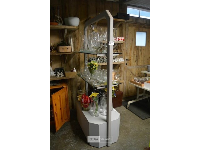 Mobile rek met 2 glazen leggers 180x85 cm - afbeelding 1 van  3