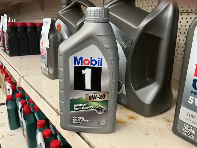 Mobil,inhoud 1 liter motor olie (4x) - afbeelding 1 van  1