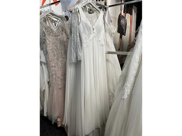 Modeca bruidsjurken (8x) - afbeelding 18 van  21