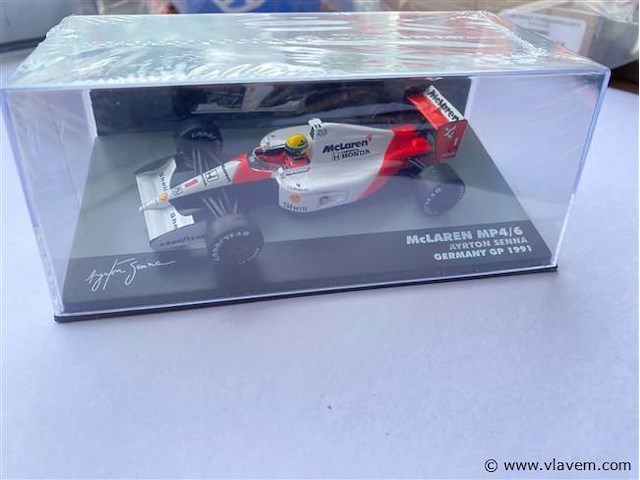 Modelauto - afbeelding 1 van  3