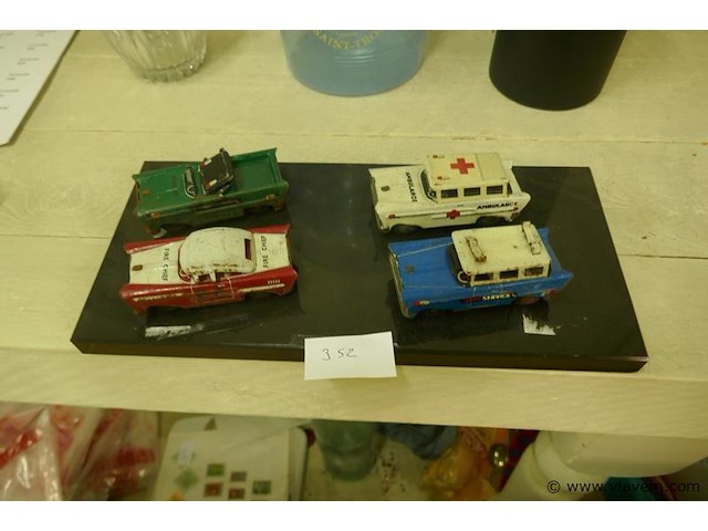 Modelauto's in blik - afbeelding 1 van  1