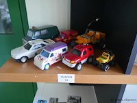 Modelauto's in plastiek - afbeelding 1 van  1