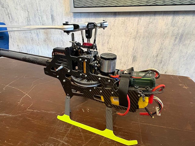 Modelbouw electro helicopter - model making - afbeelding 3 van  5