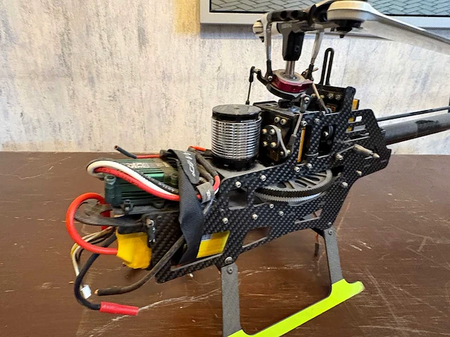 Modelbouw electro helicopter - model making - afbeelding 4 van  5