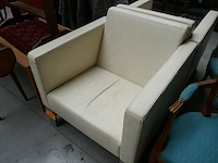 Moderne fauteuil met kubistische vormen - afbeelding 2 van  5