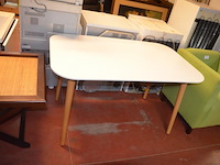 Moderne rechthoekige tafel wit blad natuurkleur onderstel afm. 130x80x73 - afbeelding 1 van  4