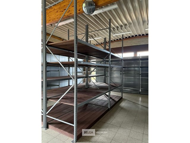 Modulair metalen rek met houten leggers - afbeelding 1 van  4