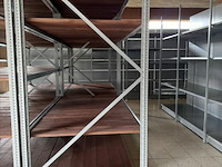 Modulair metalen rek met houten leggers - afbeelding 2 van  4