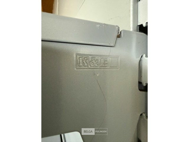 Modulair metalen rek met leggers - afbeelding 3 van  5