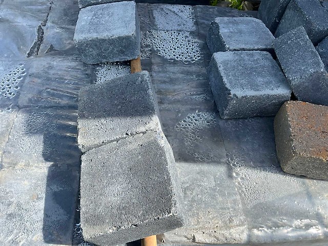 Mols antraciet grote partij klinkers - afbeelding 3 van  3