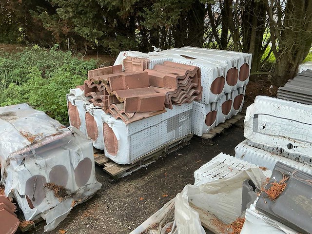 Monier grote partij diverse betonpannen - afbeelding 2 van  19