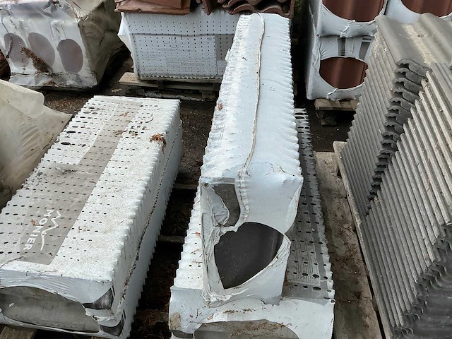Monier grote partij diverse betonpannen - afbeelding 9 van  19