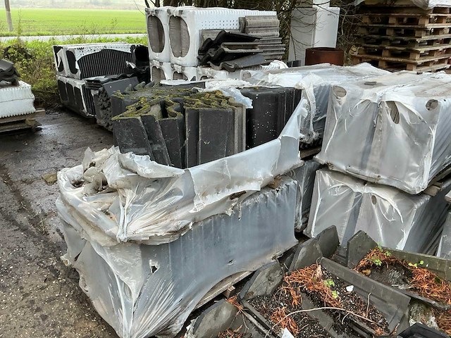 Monier grote partij diverse betonpannen - afbeelding 18 van  19