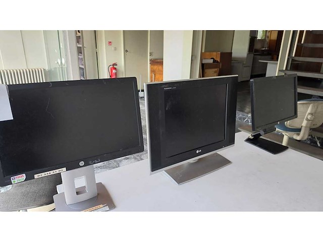 Moniteurs hp et lg (3x) - afbeelding 1 van  17