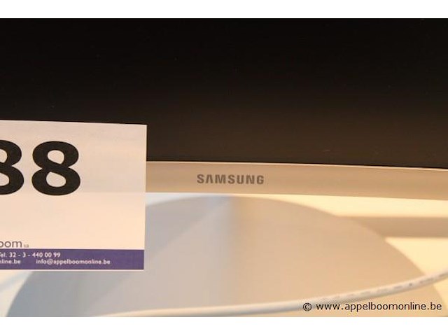 Monitor - samsung - c27f56 toetsenbord - logitech muis - rood/zwart telefoon afstandsbediening - afbeelding 2 van  2