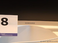 Monitor - samsung - c27f56 toetsenbord - logitech muis - rood/zwart telefoon afstandsbediening - afbeelding 2 van  2