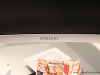 Monitor - samsung - gebogen toetsenbord - logitech - draadloos muis - logitech - draadloos oplader - afbeelding 2 van  2