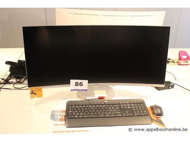 Monitor - samsung toetsenbord - logi muis - logi - afbeelding 1 van  2