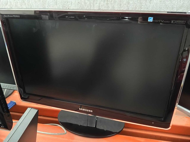 Monitor (6x) met desktop (1x) - afbeelding 15 van  17