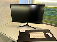 Monitor en apple toetsenbord en muis - afbeelding 1 van  3