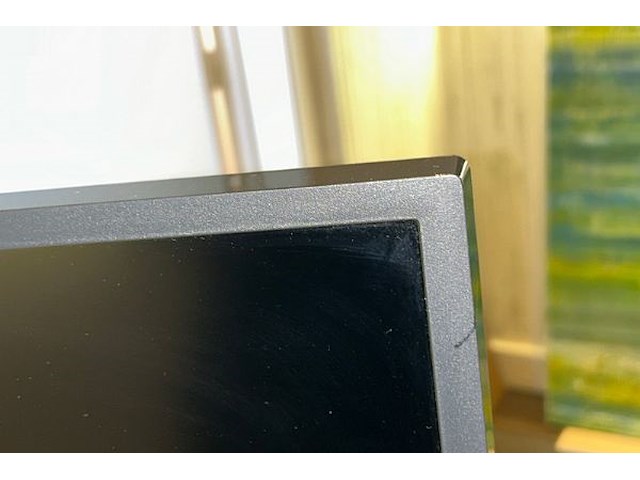 Monitor en apple toetsenbord en muis - afbeelding 2 van  3