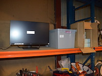 Monitor iiyama g2530hsu, pvc kist gevuld met klein handgerief, pvc kist gevuld met manicurebenodigdheden, 6 dozen pvc handschoenen xl - afbeelding 1 van  11