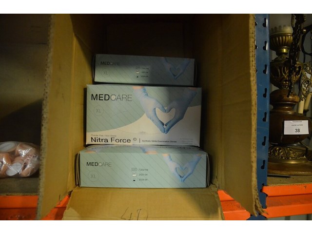 Monitor iiyama g2530hsu, pvc kist gevuld met klein handgerief, pvc kist gevuld met manicurebenodigdheden, 6 dozen pvc handschoenen xl - afbeelding 4 van  11