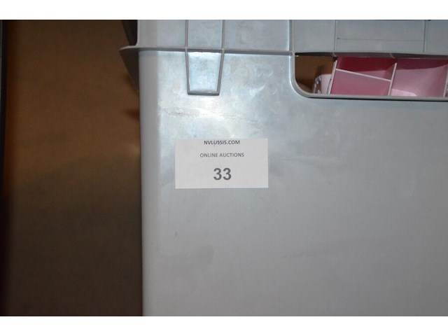 Monitor iiyama g2530hsu, pvc kist gevuld met klein handgerief, pvc kist gevuld met manicurebenodigdheden, 6 dozen pvc handschoenen xl - afbeelding 7 van  11