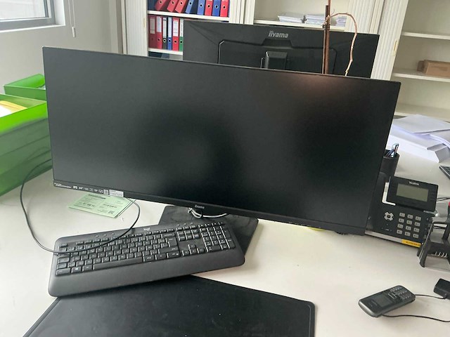 Monitor iiyama, inclusief toetsenbord (2x) - afbeelding 1 van  3