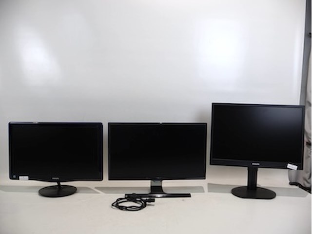Monitor philips & samsung (x3) - afbeelding 1 van  8