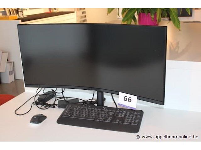 Monitor samsung- curved toetsenbord - logitech muis - logitech - afbeelding 1 van  2