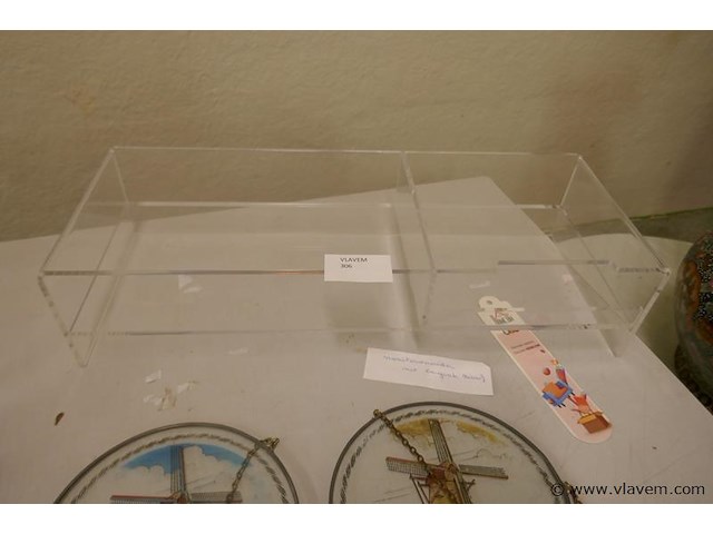 Monitor staander met vak - afbeelding 1 van  1