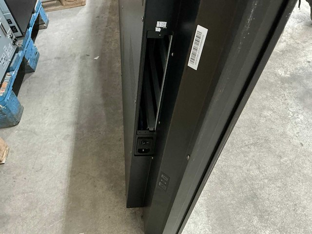 Monitor - afbeelding 8 van  10