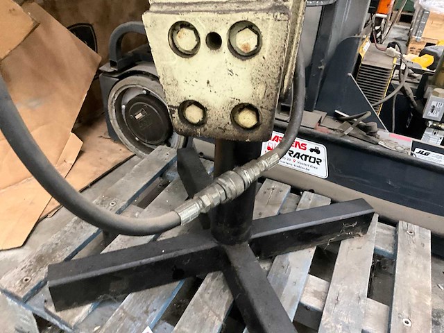 Montabert brh40 hydraulische cw05 breekhamer - afbeelding 6 van  7