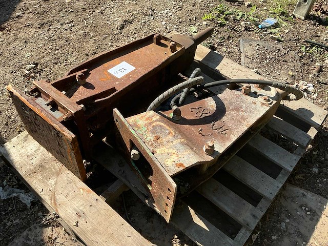 Montabert hydraulische breekhamer (2x) - afbeelding 3 van  7