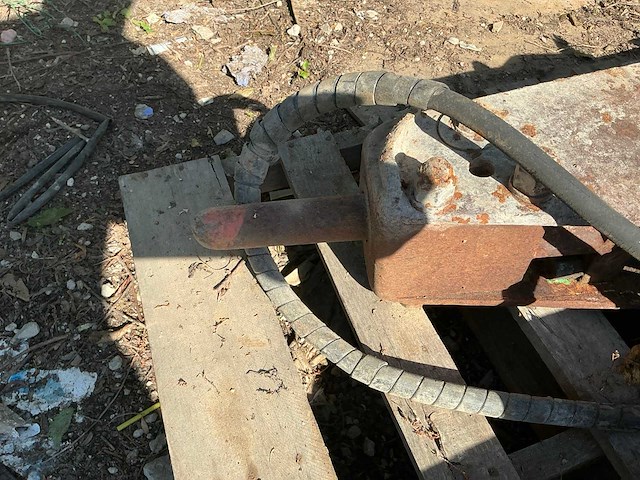 Montabert hydraulische breekhamer (2x) - afbeelding 7 van  7