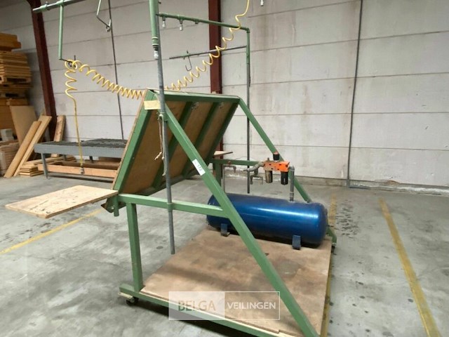 Montage tafel met perslucht drukvat - afbeelding 2 van  3