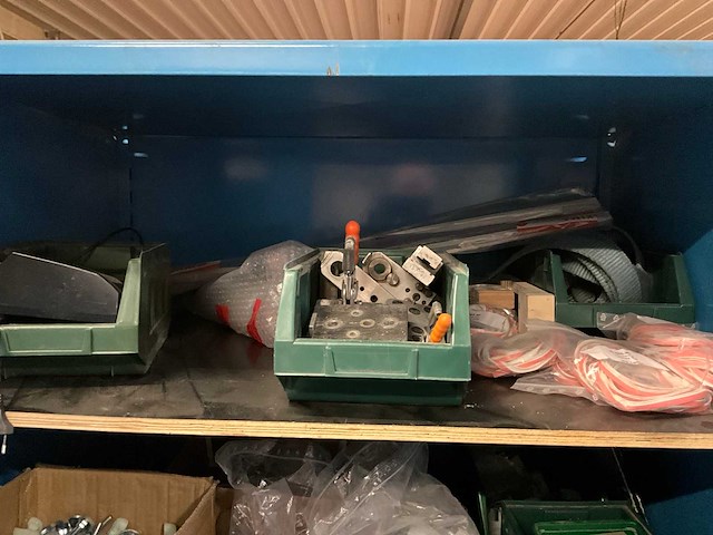 Montagelijn met inhoud op zolderverdieping - afbeelding 3 van  11