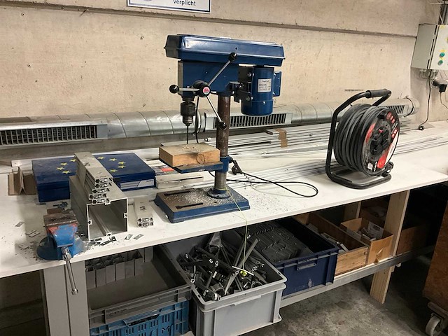 Montagelijn met inhoud op zolderverdieping - afbeelding 5 van  11