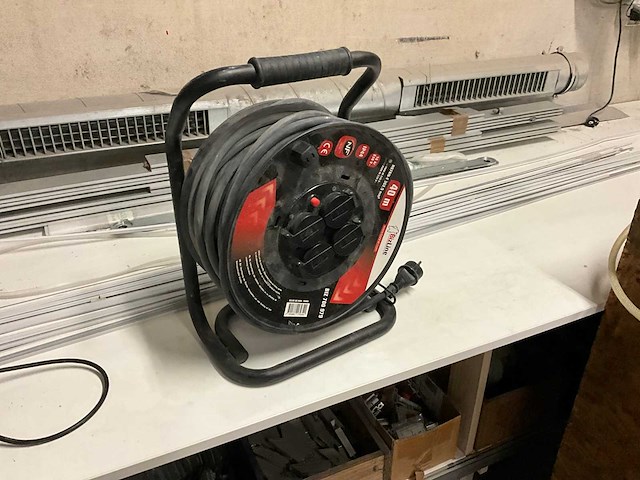 Montagelijn met inhoud op zolderverdieping - afbeelding 7 van  11