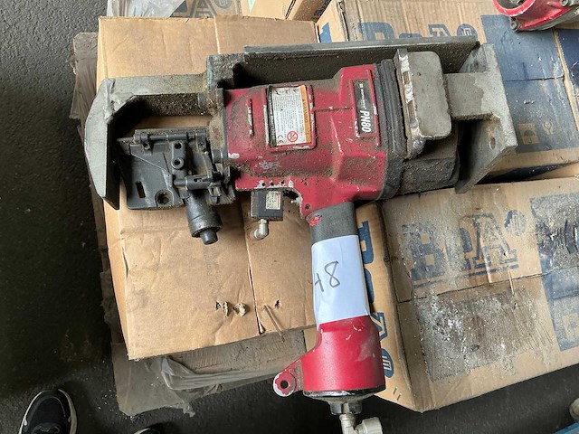 Montana pn80 pneumatische spijkermachine - afbeelding 1 van  4