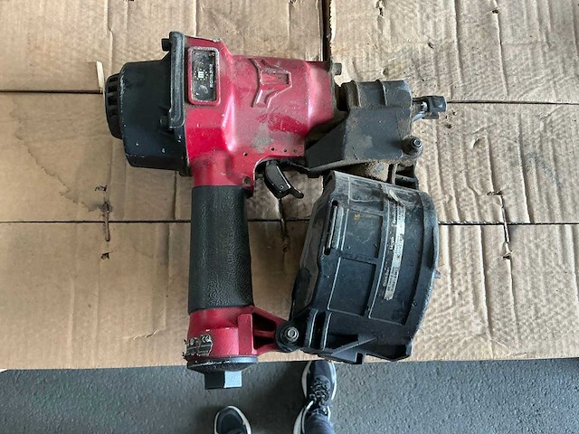 Montana pneumatische rolspijkermachine - afbeelding 5 van  7
