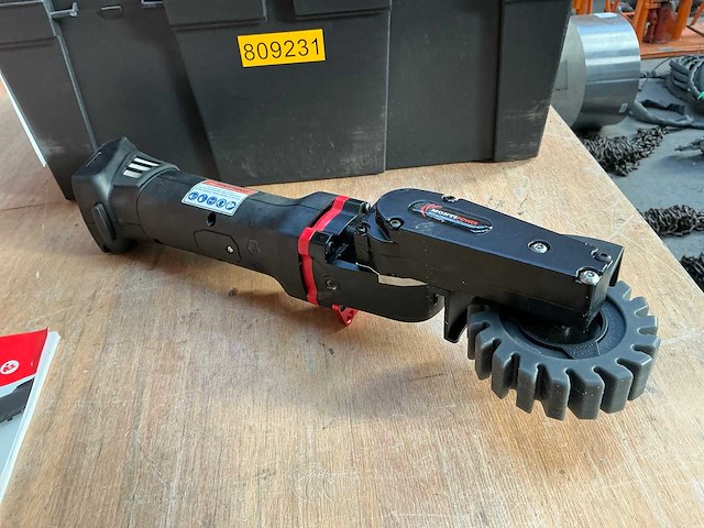 Montipower bristel blaster cordless accugestuurde oppervlaktebehandelingsmachine - afbeelding 5 van  7