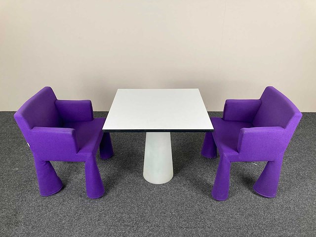 Moooi - designset tafel + 2 stoelen - vergaderset - afbeelding 1 van  12