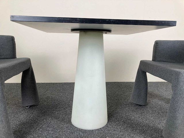 Moooi - designset tafel + 2 stoelen - vergaderstoel - afbeelding 10 van  13