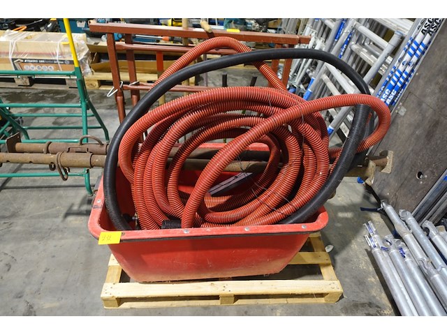 Mortelbak + inhoud divers werkmateriaal - afbeelding 1 van  1