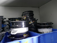 Mosselpotten en serveerborden - afbeelding 2 van  9
